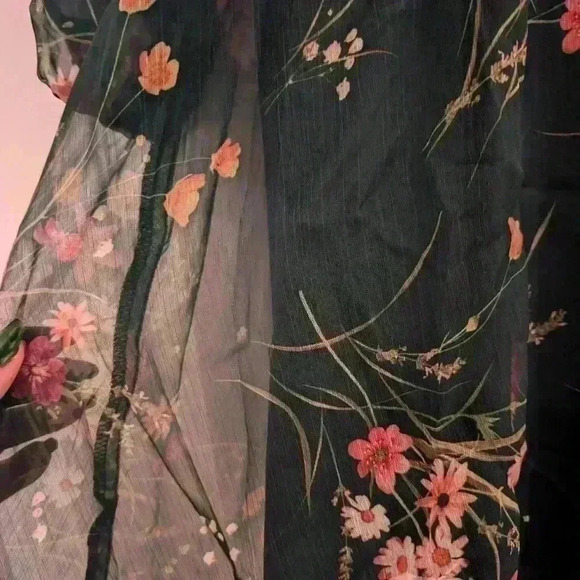 Green floral dress size medium  with long sleeves - Picture 5 of 7